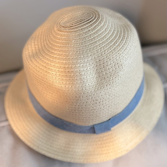 H&M Straw Hat for KidsSize:2-4yrs| Color:Light beige and light blue - Picture 3 of 4